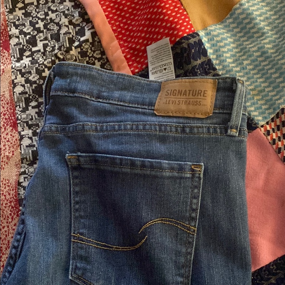Levi's Blue Classic Denim Jeans with Contrast Stitching